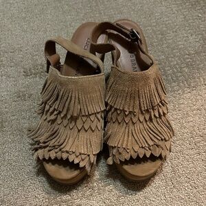 Lucky Brand Tan Fringe Espadrilles